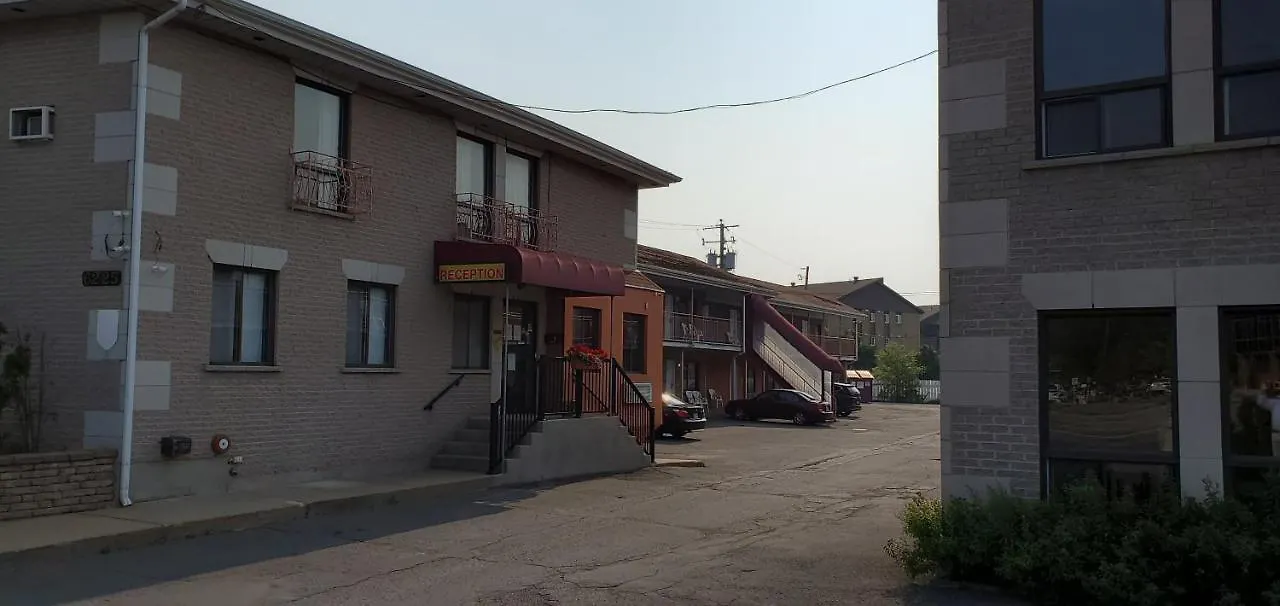Le Falcon Brossard 2*,  Canada
